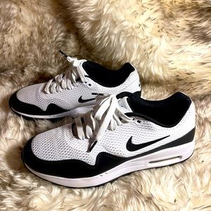 Nike golf black and white Air Max size 8.5